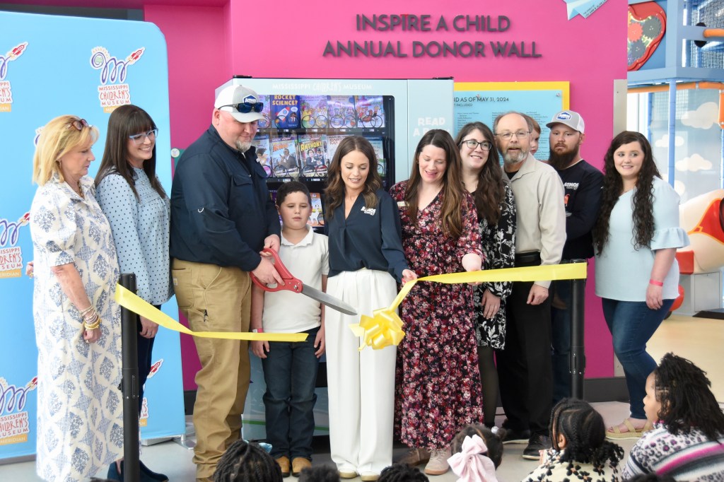 MCM-Meridian, Atmos Energy unveil Inchy’s Bookworm Vending Machine